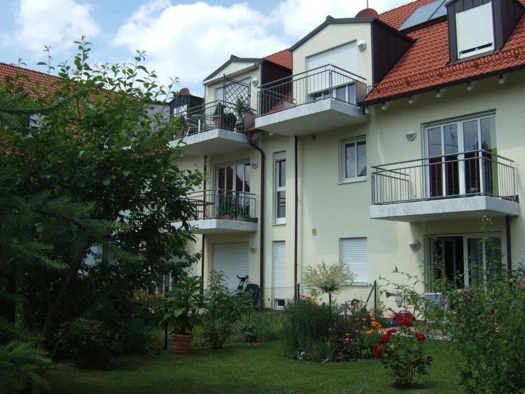 Wohnhaus mit Garten